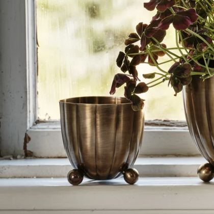 Kovový obal na květináč Vilmer - antik mosaz - Strömshaga AB - 8,5 x 8,5 cm - 1 ks